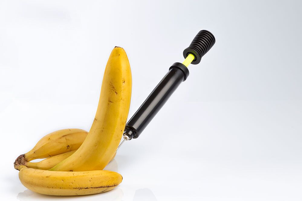 バナナ注射は陰茎の拡大注射をシミュレートします